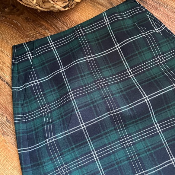 LOFT Green and Black Plaid Mini Skirt - Picture 3 of 7